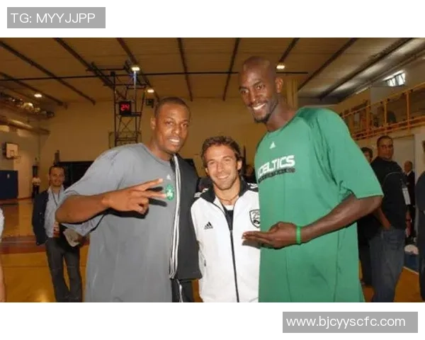 当篮球与足球交汇NBA球场边的足球明星们的精彩瞬间